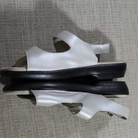 Prophet Women's Size 7.5 Pearl White Leather Flat Hook and Loop Strap Sandals - Picture 5 of 8